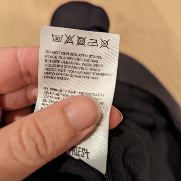 Black Chain-Accent Mini Skirt - Picture 5 of 10